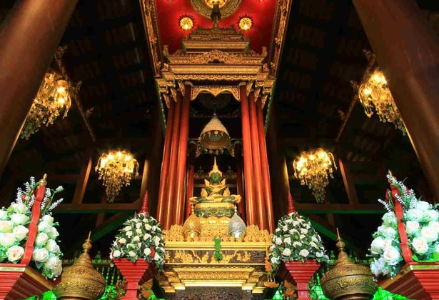 bức tượng phật ngọc