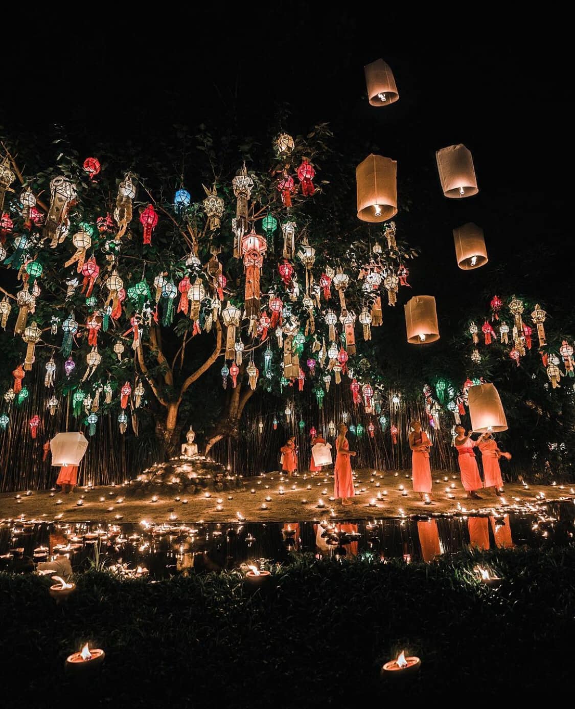 yi peng và loy krathong ở chiang mai