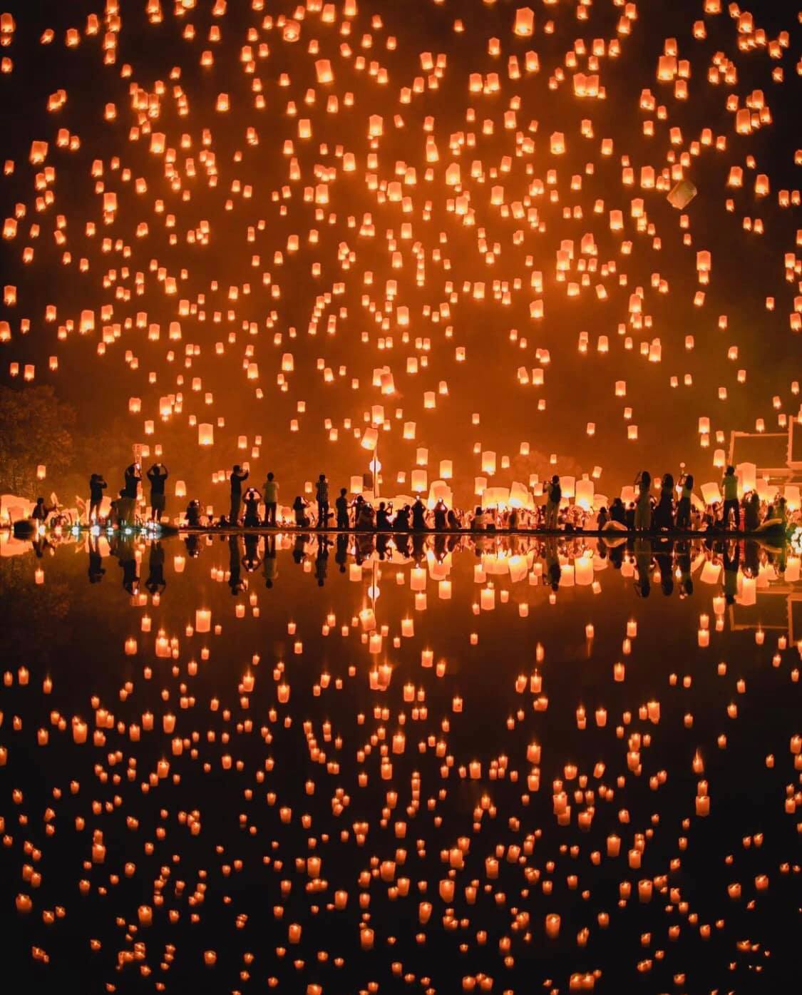 yi peng và loy krathong ở chiang mai