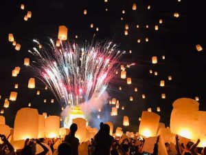yi peng và loy krathong ở chiang mai