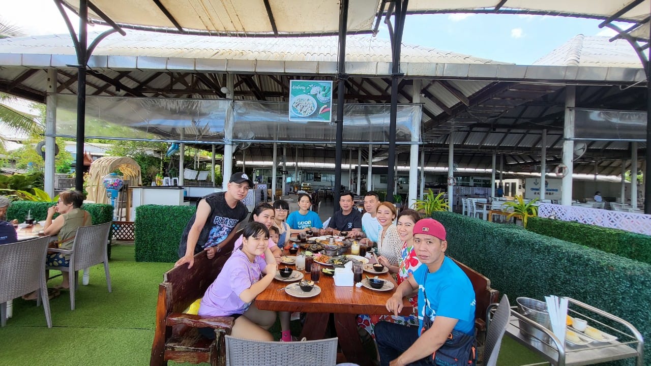 đi thái lan có người lớn tuổi và trẻ nhỏ