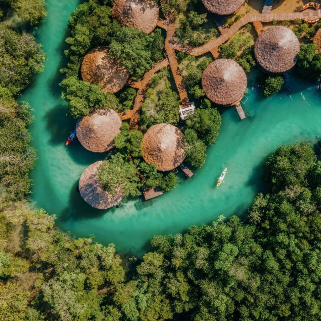 Dịch vụ du lịch ở Kho Phayam khá phát triển