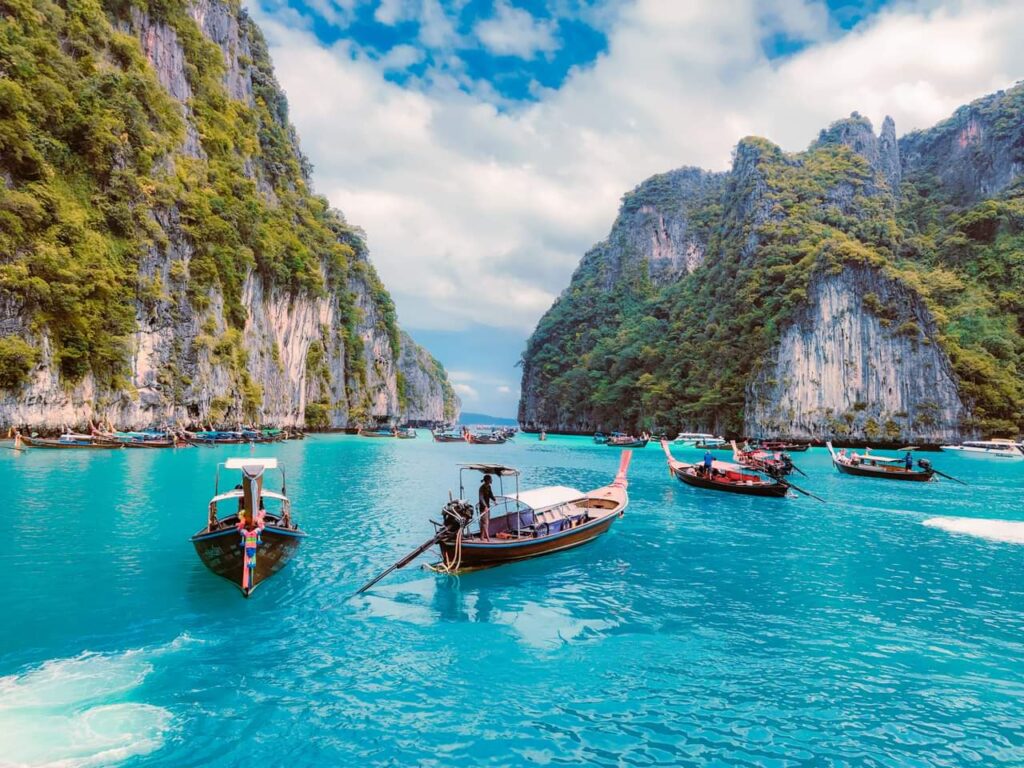 Phuket là hòn đảo du lịch nổi tiếng của Thái Lan