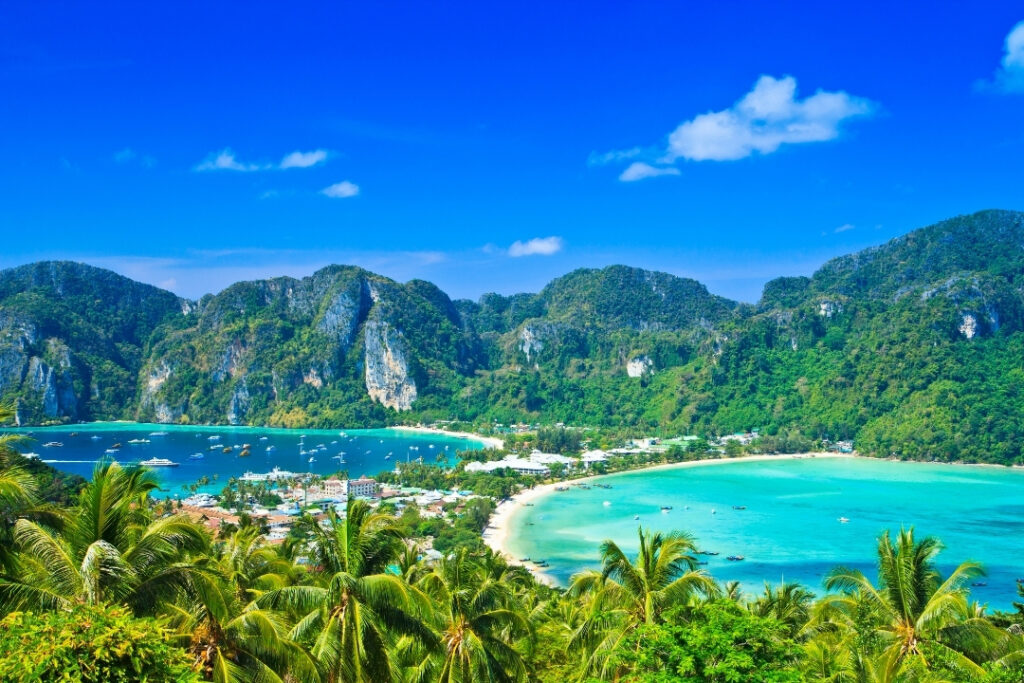 Không gian đảo Koh Phi Phi xanh mát trong lành