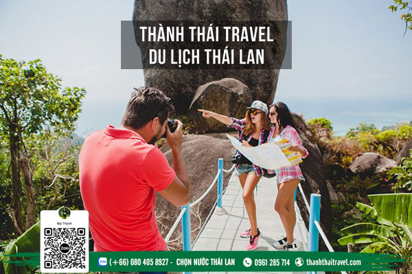 Hướng dẫn viên du lịch sẵn sàng hỗ trợ khách du lịch